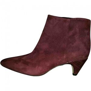 Sam Edelman Suede pointed toe ankle bootie 10